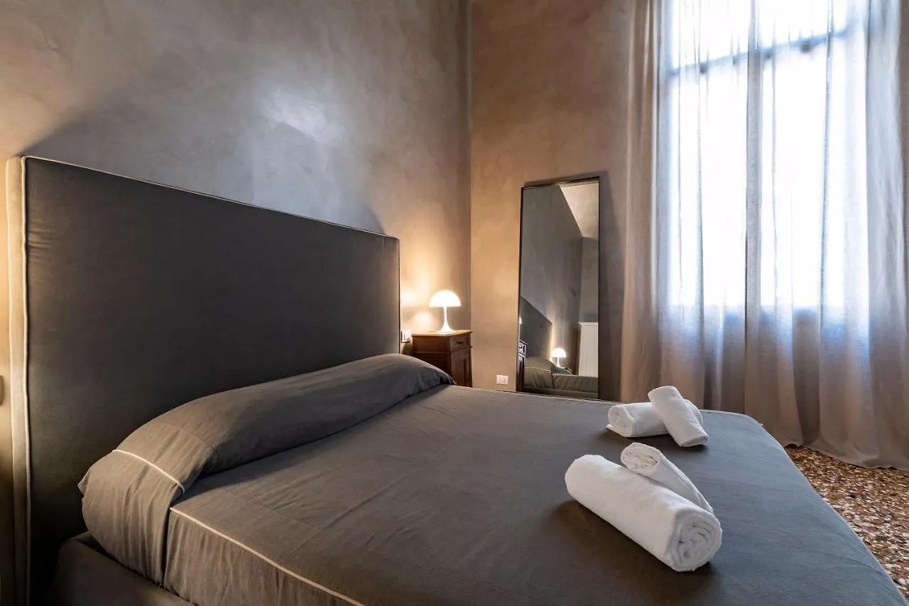 Portego Del Drapier Venice Apartment